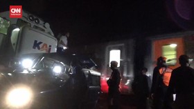 VIDEO: Kondisi Minibus Usai Ditabrak KA Sancaka, 3 Orang Tewas
