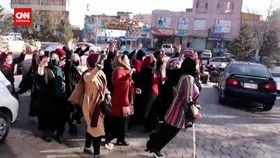 VIDEO: Puluhan Wanita Demo Tolak Larangan Kuliah di Afghanistan