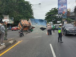 3 Fakta Sopir Truk Kaget Dengar Sirene hingga Timpa Mobil Jenderal TNI