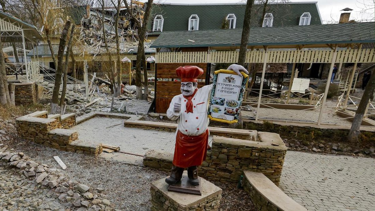 FOTO: Serangan Ukraina Hantam Hotel di Wilayah Separatis Donetsk