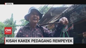 VIDEO: Kisah Kakek Pedagang Rempeyek