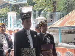 Putra Tertua Raja Keraton Solo PB XIII Ganti Nama Jadi KGPH Hangabehi
