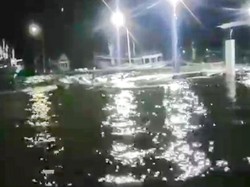 Banjir Rob Landa Pantura Situbondo-Angin Kencang Ngamuk di Sumenep