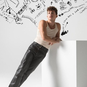 img-title Charlie Puth Mulai Sering Bagikan Momen Bersama Pasangan, Ini Sosok Sang Pacar yang Menawan
