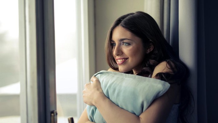 Ilustrasi perempuan menerima perasaan negatif/Foto: Pexels/Andrea Piacquadio