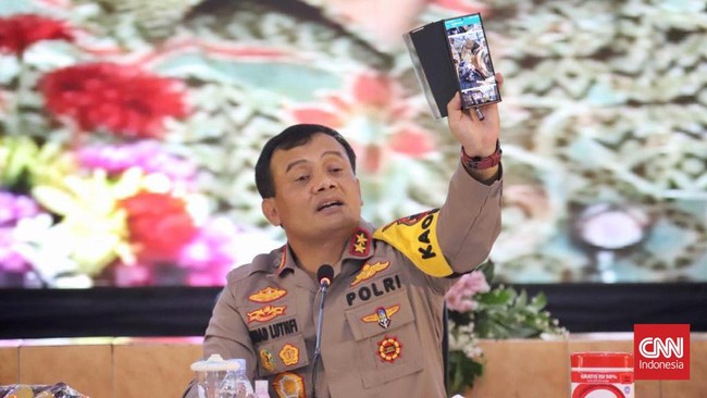 Sejumlah kalangan mengkritisi sanksi lima anggota Polda Jateng yang dimutasi ke luar Pulau Jawa karena terlibat percaloan dan suap proses seleksi Calon Bintara.