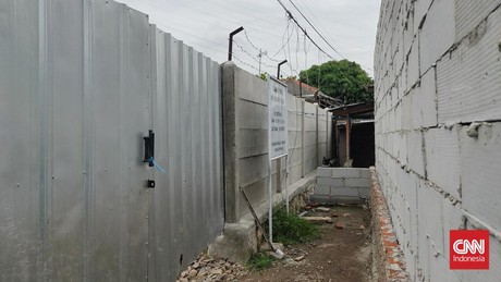 Jemaat gereja di Cilegon harus menempuh puluhan kilometer untuk beribadah di luar kota. Proses pembangunan gereja tak kunjung disetujui pemerintah daerah.