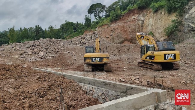 Jemaat gereja di Cilegon harus menempuh puluhan kilometer untuk beribadah di luar kota. Proses pembangunan gereja tak kunjung disetujui pemerintah daerah.