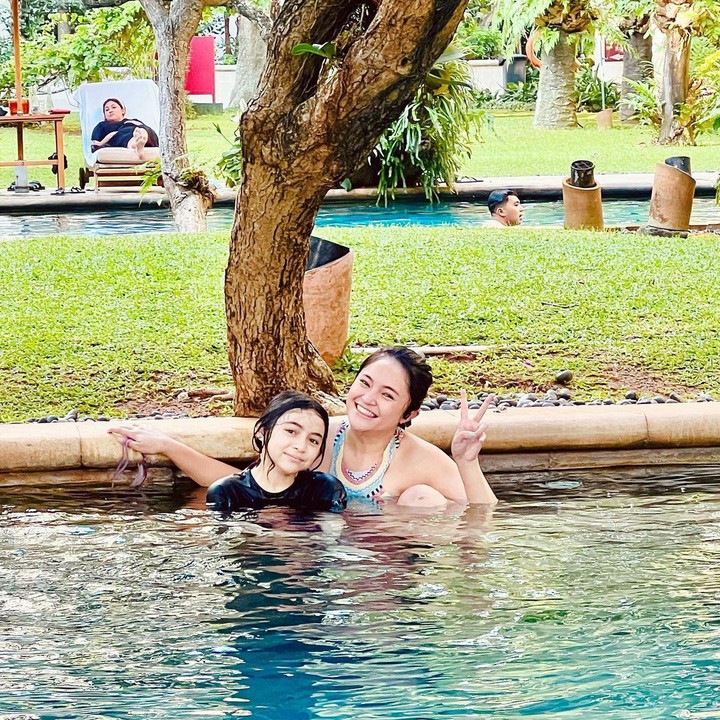 <p>Meski sibuk menjadi publik figur, Marshanda tetap berusaha meluangkan waktu untuk menemani Sienna bermain atau liburan, Bunda. <em>"My girl sienna seinni,"</em> tulis artis yang akrab siapa Chacha ini. (Foto: Instagram@marshanda99)</p>