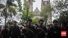 Penjagaan Ketat Katedral Jakarta di Malam Natal 2022