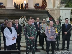Tinjau Gereja Saat Misa Natal, Kapolri-Panglima Pastikan Ibadah Aman-Lancar