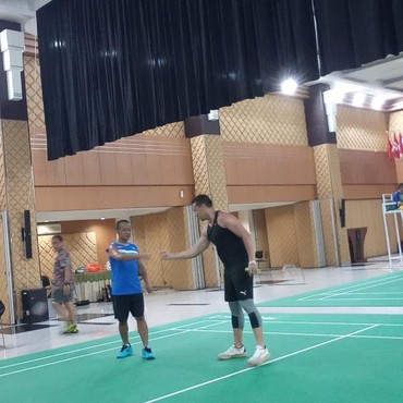 Menteri Bahlil Ajak Samuel Rizal Adu Bulutangkis demi Cari Keringat