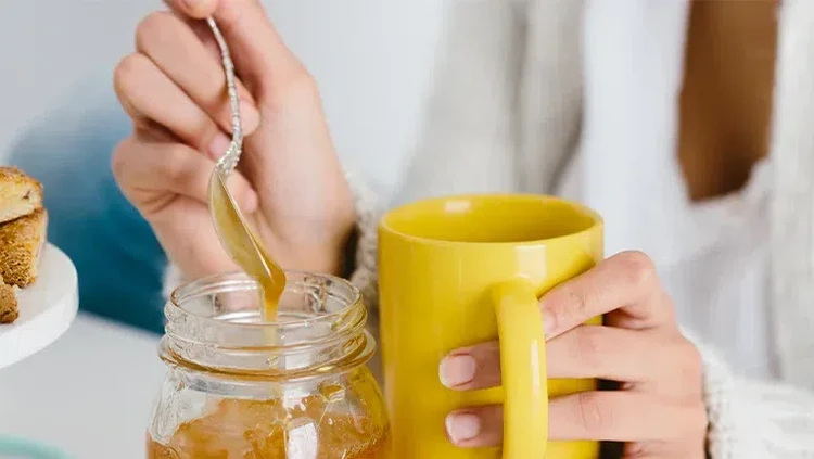 Tambahkan Madu ke Kopi untuk Dapatkan Rasa dan Manfaat Manis