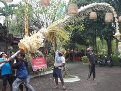 Mirip Galungan, Warga Desa Adat Tuka Menjor-Nampah Sehari Sebelum Natal