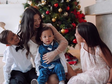 Suka Cita 7 Pasangan Artis yang Menikah Beda Agama Rayakan Natal Bersama