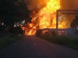Truk Angkut Bahan Bakar Gas di Afsel Meledak, 15 Orang Tewas