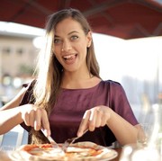 5 Efek Buruk yang Akan Terjadi Saat Kamu Terlalu Banyak Makan, Nggak Cuma Obesitas tapi Pengaruhi Fungsi Otak Lho!