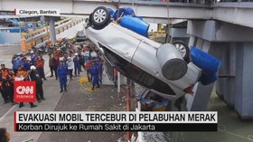 VIDEO: Evakuasi Mobil Tercebur di Pelabuhan Merak