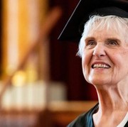 Kisah Joyce DeFauw, Perempuan Tertua yang Lulus dari Universitas di Amerika Serikat di Usia 90 Tahun