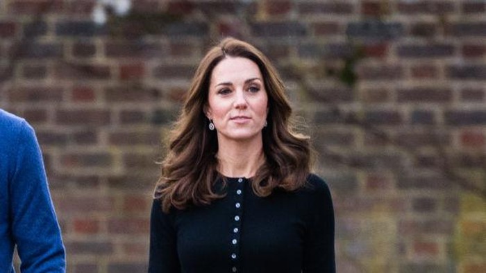 Britain's Prince William, Duke of Cambridge and Britain's Catherine, Duchess of Cambridge attend the Together At Christmas community carol service at Westminster Abbey in London on December 8, 2021. (Photo by Heathcliff O'Malley / POOL / AFP) (Photo by HEATHCLIFF O'MALLEY/POOL/AFP via Getty Images)