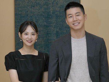 Kim Moo Yul & Yoon Seung Ah Siap Sambut Anak Pertama Usai 7 Tahun Menikah