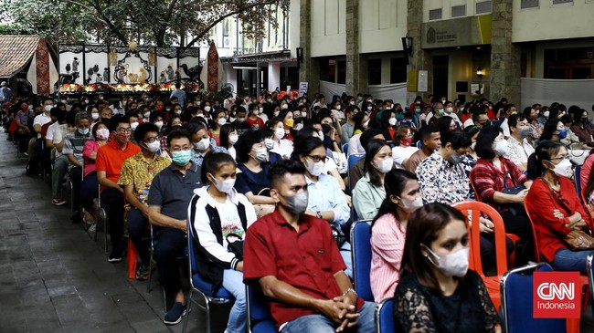 Sekitar 1.600 umat Katolik mengikuti misa natal pagi di Katedral Jakarta, Minggu (25/12), lebih sedikit dari misa malam natal.