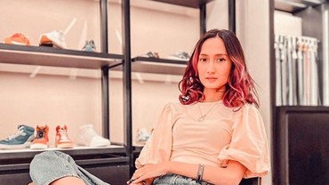 img-title Sosok Nena Pemilik Anjing yang Nikah Pakai Adat Jawa Ternyata...