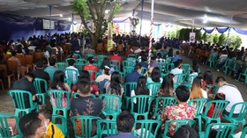Pascagempa, Ratusan Warga Cianjur Rayakan Natal di Tenda