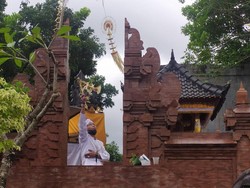 Dua Pawang Hujan Dikerahkan Saat Pesta Tahun Baru di Jembrana
