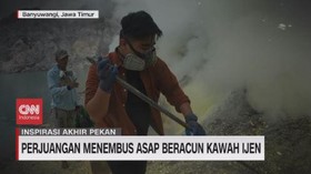 VIDEO: Perjuangan Menembus Asap Beracun Kawah Ijen