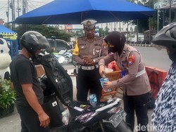 Posyan Nataru Pandaan Manjakan Wisatawan dengan Bengkel Gratis-Animal Feeding