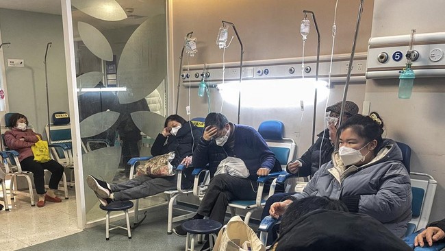 Sebuah studi menyebutkan sejumlah desa di China diprediksi mengalami gelombang 'tsunami' Covid-19 usai tren kasus di banyak kota dilaporkan menurun.