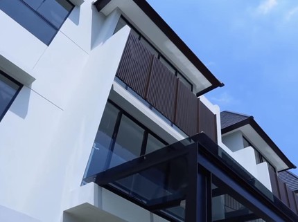 7 Potret Rumah Minimalis Caca Tengker yang Mewah dan Bernuansa Monokrom