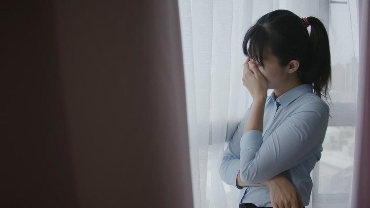 1185229314 business woman look outside and feel depress in the room