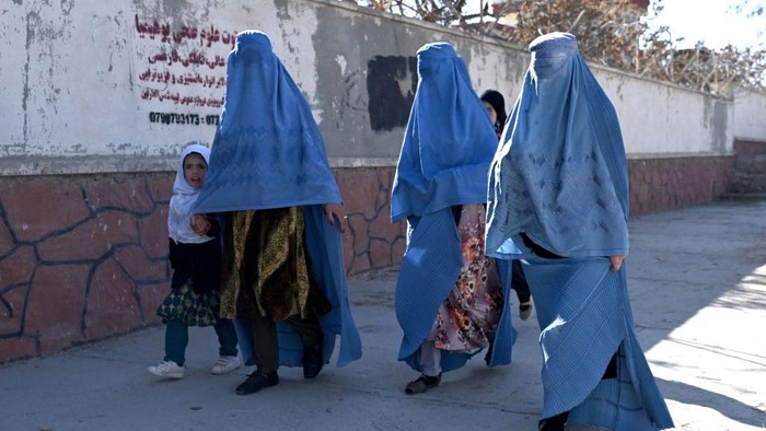 TOPSHOT - Afghan women walk a long a road in Ghazni Province on November 27, 2022. (Photo by Wakil kohsar / AFP) (Photo by WAKIL KOHSAR/AFP via Getty Images)