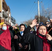 Perempuan Afghanistan Unjuk Rasa soal Larangan Kuliah, Taliban Tangkap Pendemo dan Tembakan Meriam Air