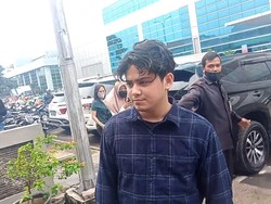 Viral Diduga Alami Panic Attack, Ini Penjelasan Aliando Syarief