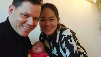 Momen Gracia Indri Rayakan Natal Pertama Bareng Anak & Suami di Belanda, Wajah Si Kecil Jadi Sorotan
