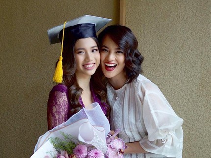 5 Potret Anak Pertama Ririn Ekawati yang Ultah ke-19 & Kuliah di Amerika Serikat