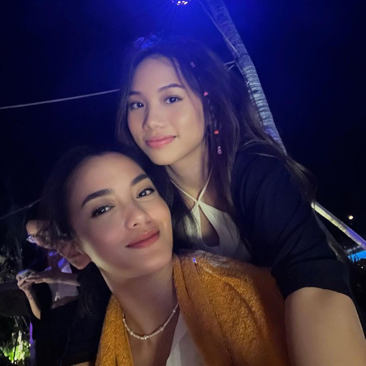 <p>Sebagai informasi, Jasmine saat ini melanjutkan pendidikan di Negeri Paman Sam. Diketahui, ia melanjutkan kuliah di San Fransisco sejak beberapa waktu yang lalu. (Foto: Instagram @ririnekawati)</p>
