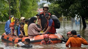 Makassar Masih Dikepung Banjir, Bayi 2 Bulan Dievakuasi