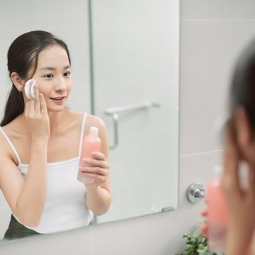 img-title Menurut Dermatolog, Ini Lho 5 Kebiasaan Pakai Skincare yang Sebaiknya Kamu Tinggalkan di Tahun 2023!