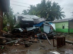 Gelombang Pasang Terjang Belasan Rumah, Warga Berlarian Selamatkan Diri