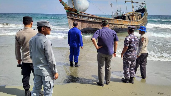 Nelayan Aceh menemukan 3 jasad diduga warga Rohingya mengapung di laut Aceh Jaya pada Sabtu (23/3).