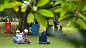 img-title FOTO: 18 Tahun Tsunami Aceh dan Alunan Doa di Kuburan Massal Siron