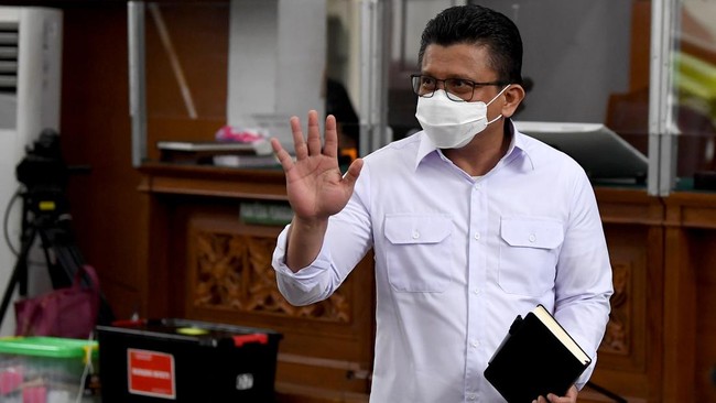 Saksi yang dihadirkan Sambo merupakan Guru Besar dari Universitas Hasanuddin yang mengajar Hukum Pidana, Hukum Acara Pidana dan Kriminologi.