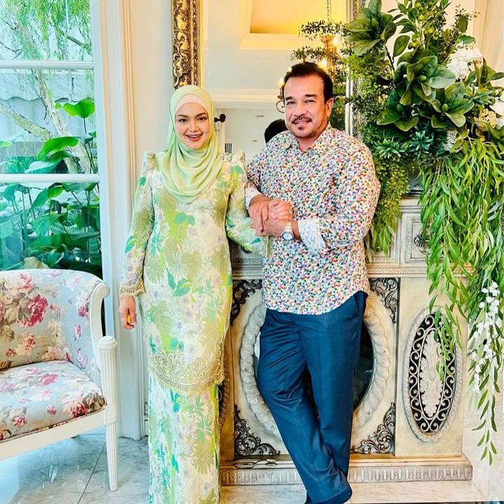 <p>Siti Nurhaliza sudah menjalani pernikahan selama 16 tahun bersama Khalid Mohamad Jiwa. Mereka menikah pada 21 Agustus 2006 silam. (Foto: Instagram @ctdk)</p>