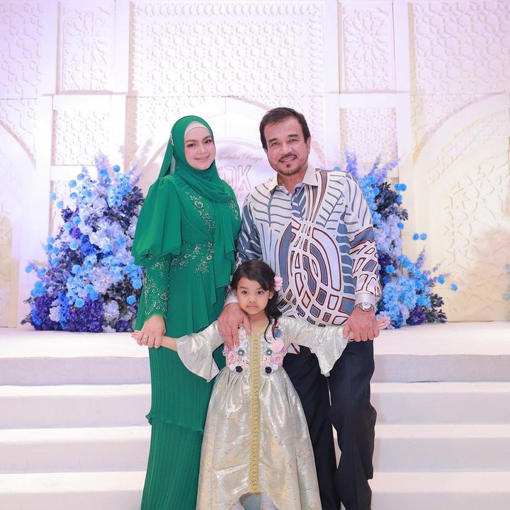 <p>Siti Aafiyah kini sudah berusia 4 tahun. Pasangan ini terlihat semakin harmonis seiring bertambahnya usia anak-anak dan pernikahan mereka. (Foto: Instagram @ctdk)</p>