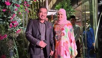 <p>Penyanyi kondang Malaysia, Siti Nurhaliza masih eksis di usia 43 tahun. Di balik perjalanan kariernya, ada sosok suami tercinta yang selalu mendukung Siti. (Foto: Instagram @ctdk)</p>