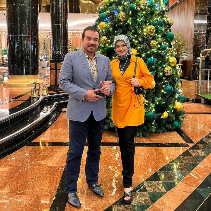 <p>Sebelum menikahi Siti Nurhaliza, Khalid Mohamad Jiwa sudah pernah menikah dan dikaruniai 4 orang anak sebelum bercerai. Salah satunya juga menjadi pebisnis sukses. (Foto: Instagram @ctdk)</p>